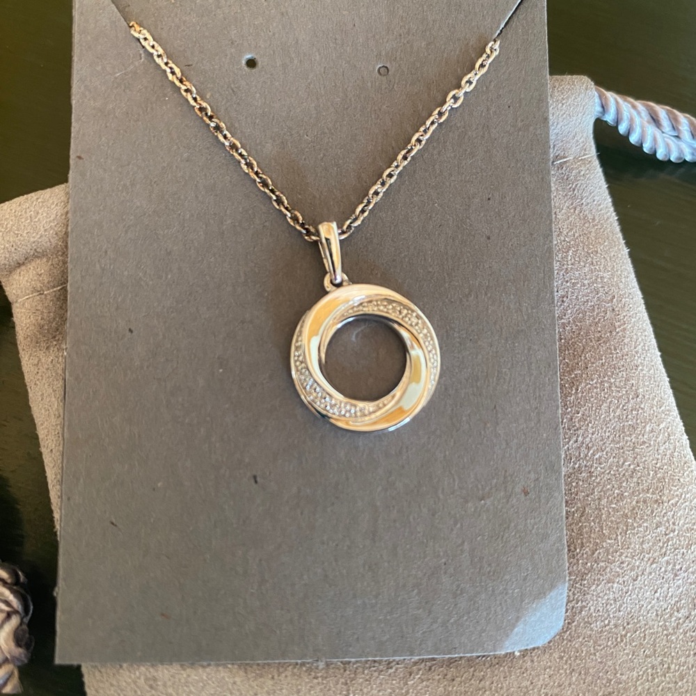 BRILLIANT EARTH NECKLACE - Picture 5 of 5